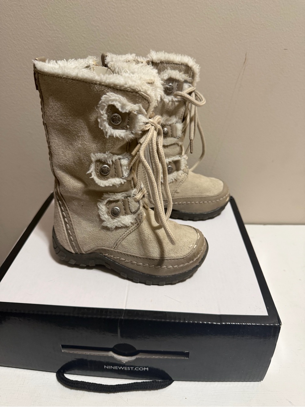 Nine West Kids Daffodil Off White Faux Fur Winter Boots Size 7